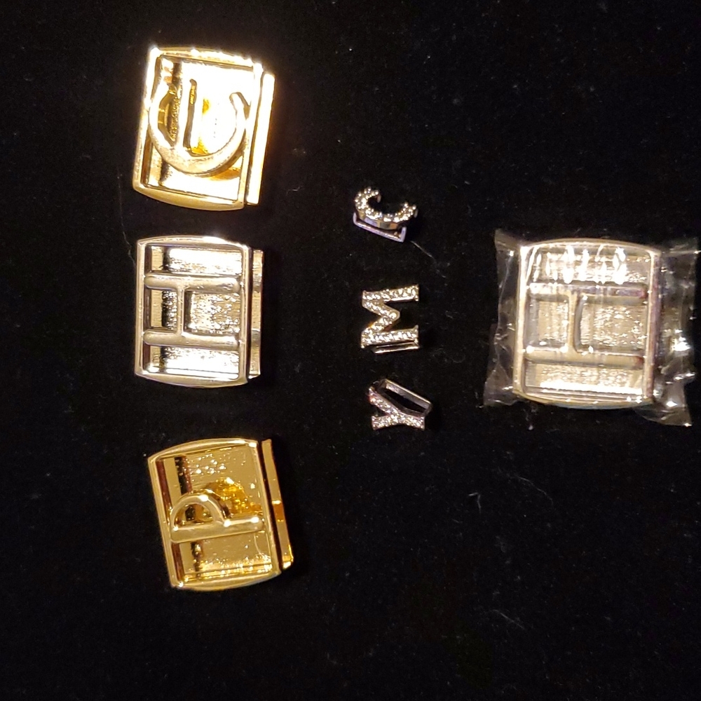 Henri Bendel Intials